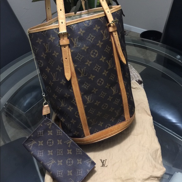 Louis Vuitton Handbags - Louis Vuitton Bucket GM with wallet/ dustbag